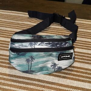 DAKINE Beach Palm Tree Print Double Zipper Fanny Pack Crossbody Adjustable